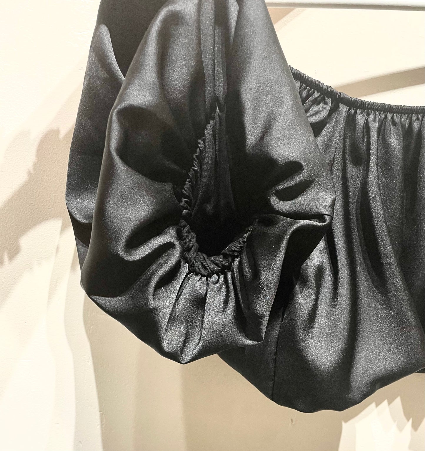 Blusa crop satinada