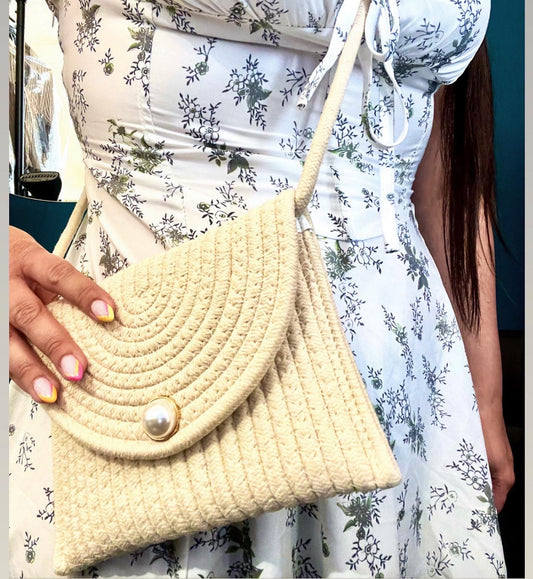 Bolso sobre broche perla